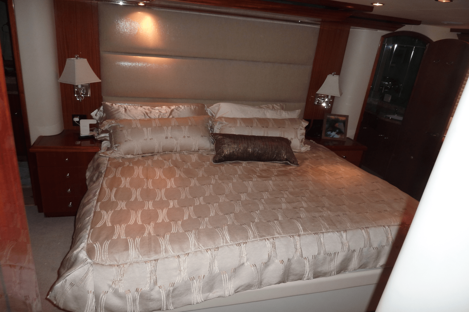 Slide: The Image of Hatteras 72 MOTOR YACHT 2008 - 23