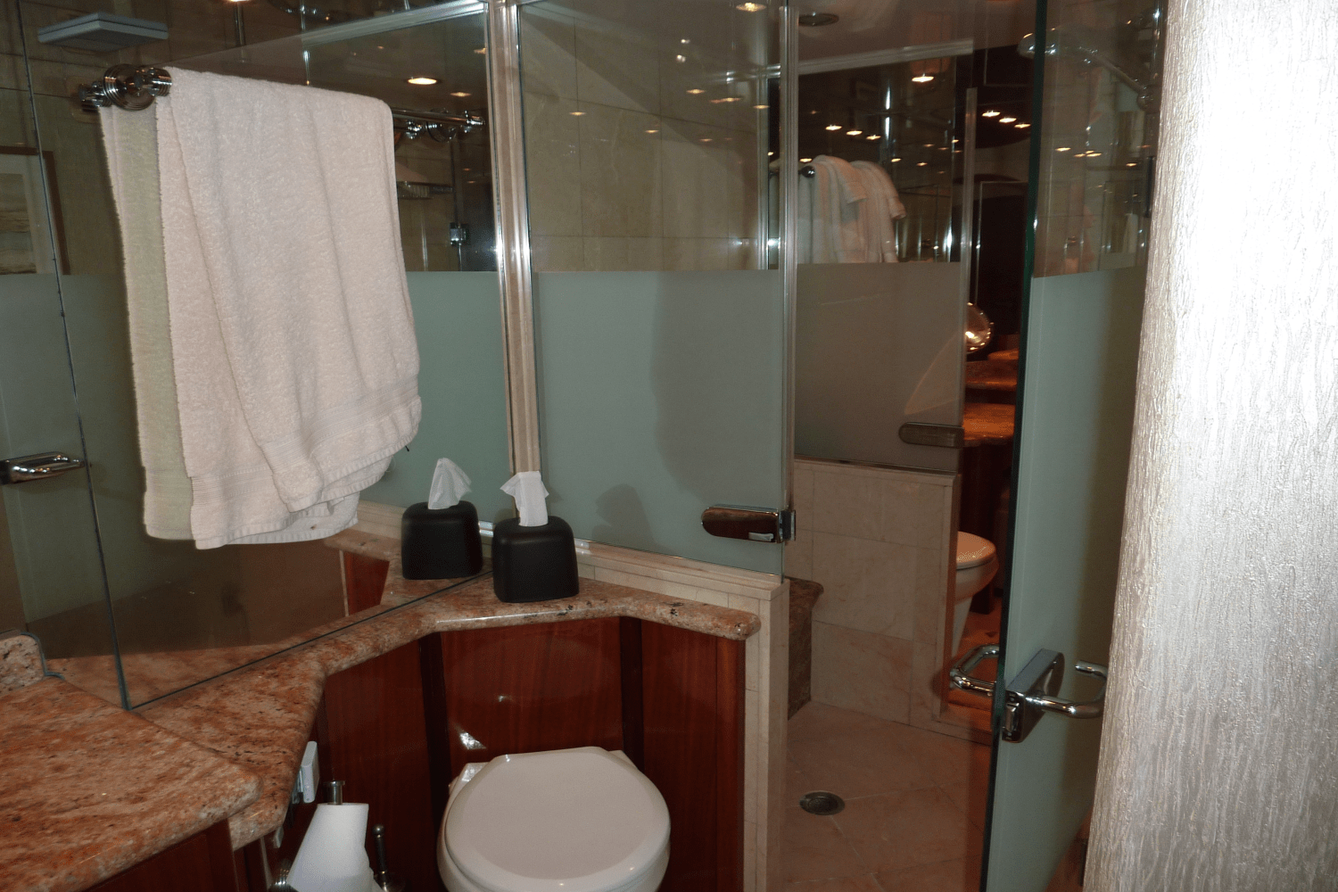 Slide: The Image of Hatteras 72 MOTOR YACHT 2008 - 25