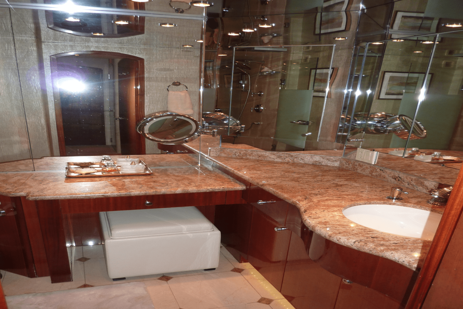 Slide: The Image of Hatteras 72 MOTOR YACHT 2008 - 28