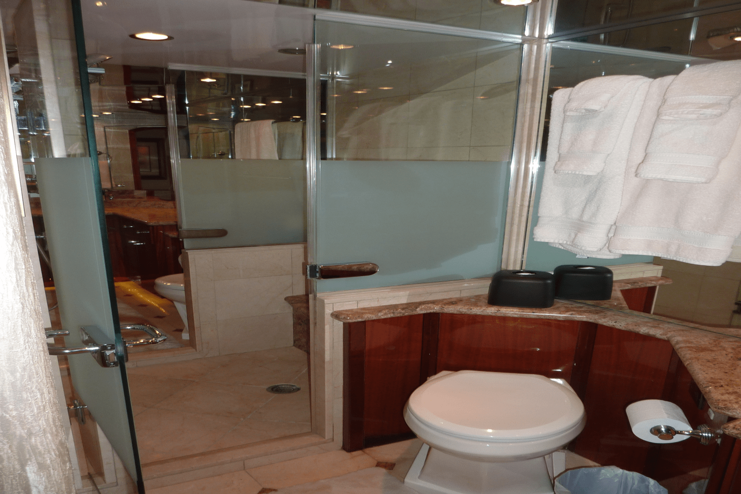 Slide: The Image of Hatteras 72 MOTOR YACHT 2008 - 29