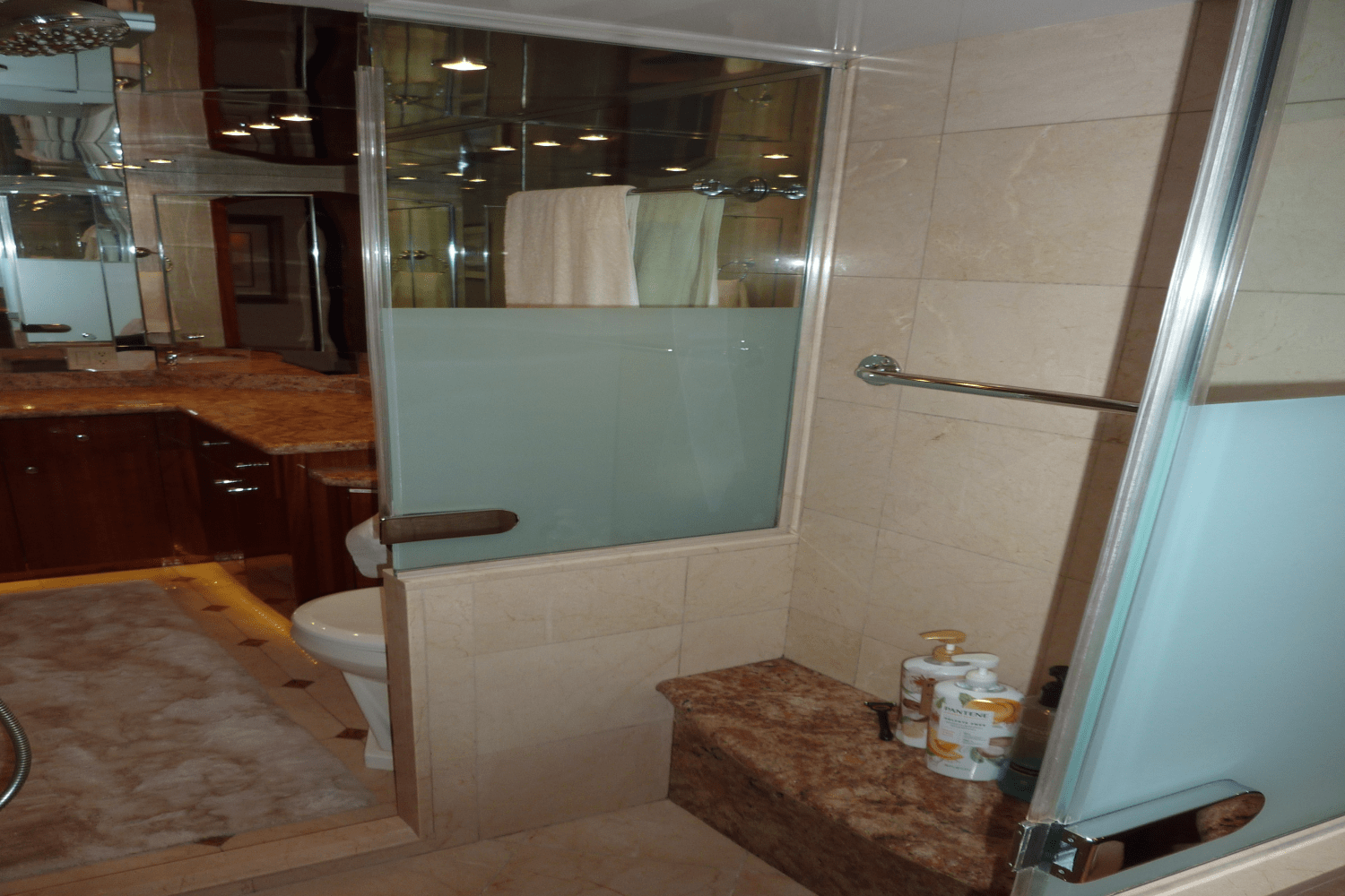 Slide: The Image of Hatteras 72 MOTOR YACHT 2008 - 31