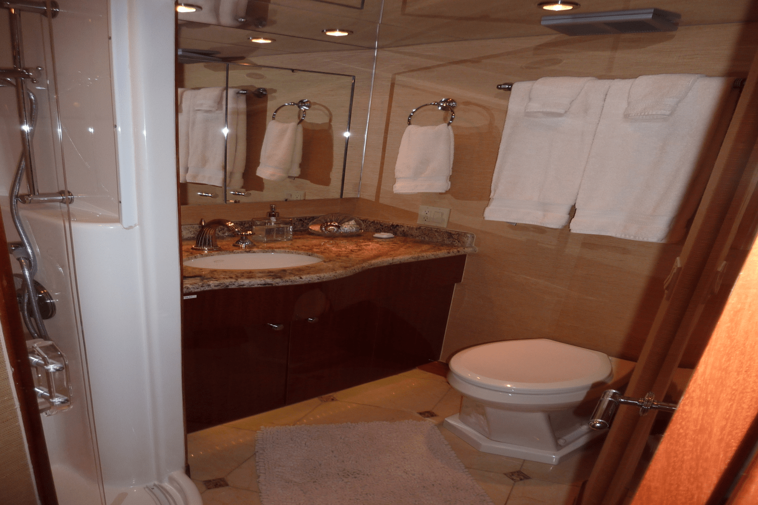 Slide: The Image of Hatteras 72 MOTOR YACHT 2008 - 33