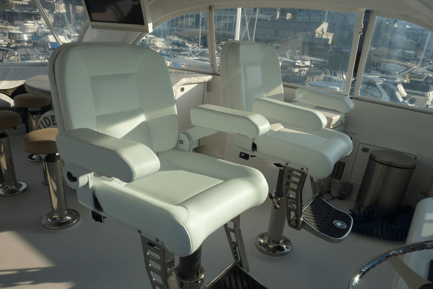 Slide: The Image of Hatteras 72 MOTOR YACHT 2008 - 39