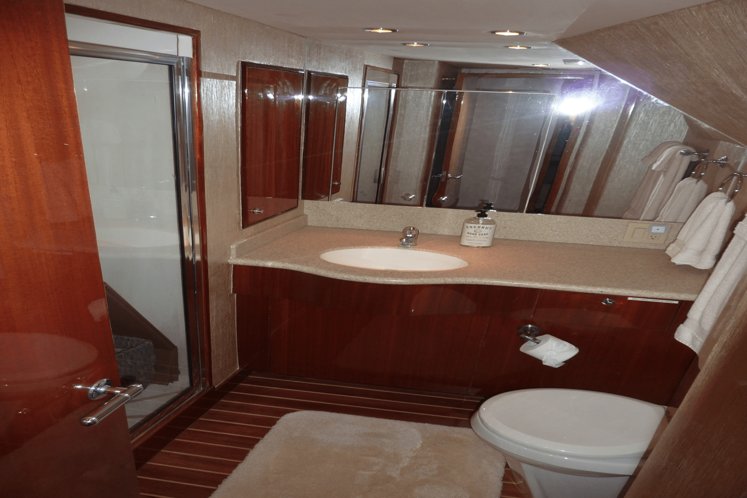 Slide: The Image of Hatteras 72 MOTOR YACHT 2008 - 45