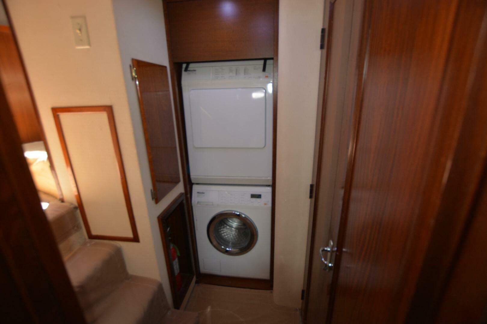 Slide: The Image of Hatteras 80 Cockpit Motoryacht 1989 - 5020124