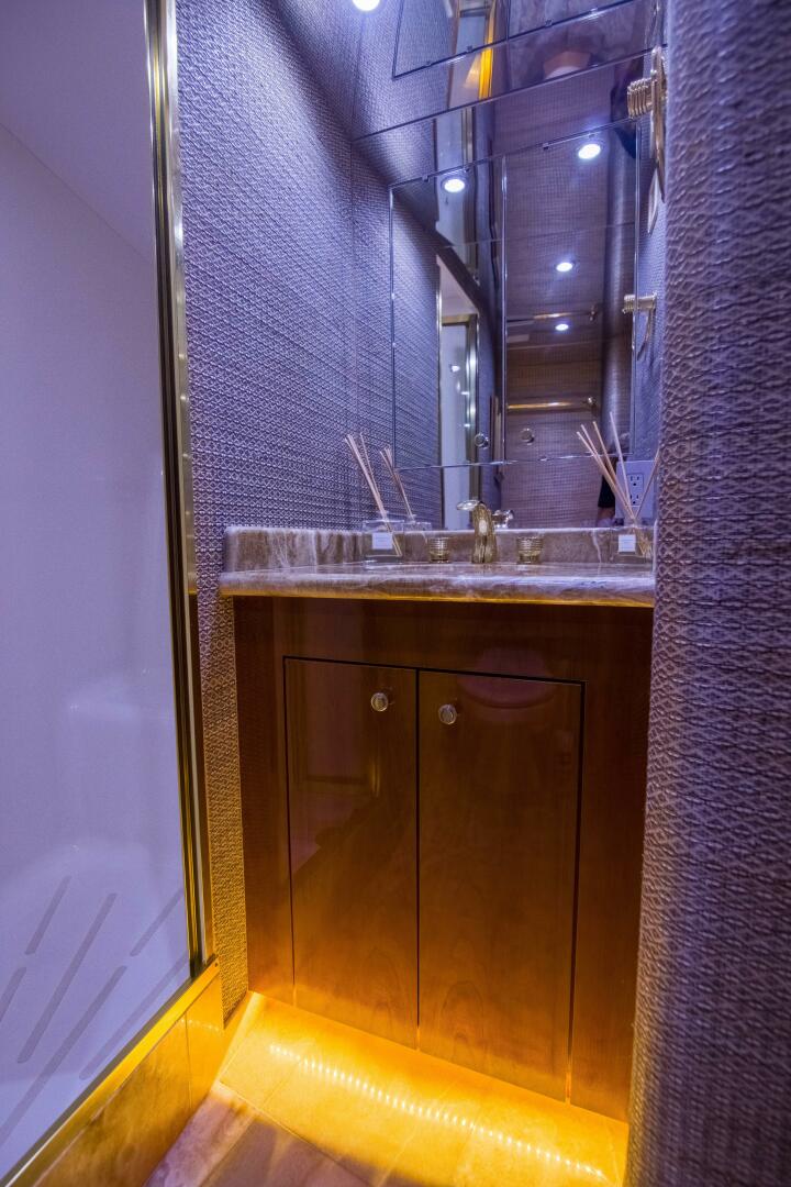 Slide: The Image of Port Guest Head - 5138627