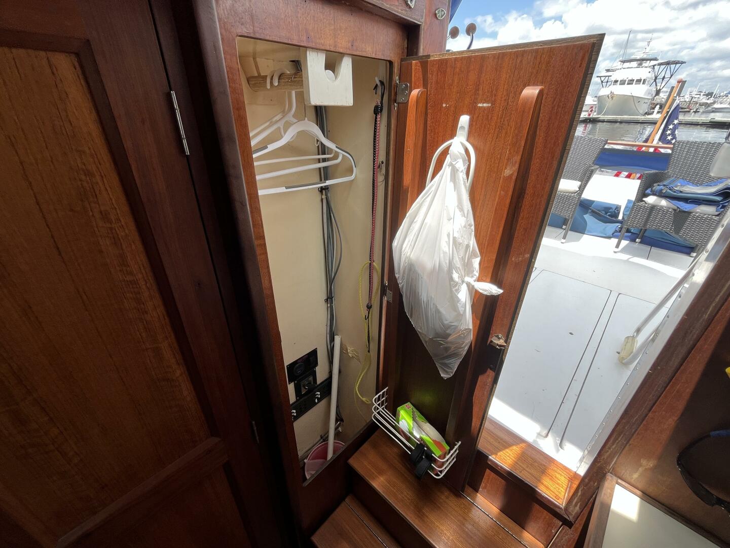 Slide: The Image of Hatteras Coastal Cruiser 1971 - 5450212