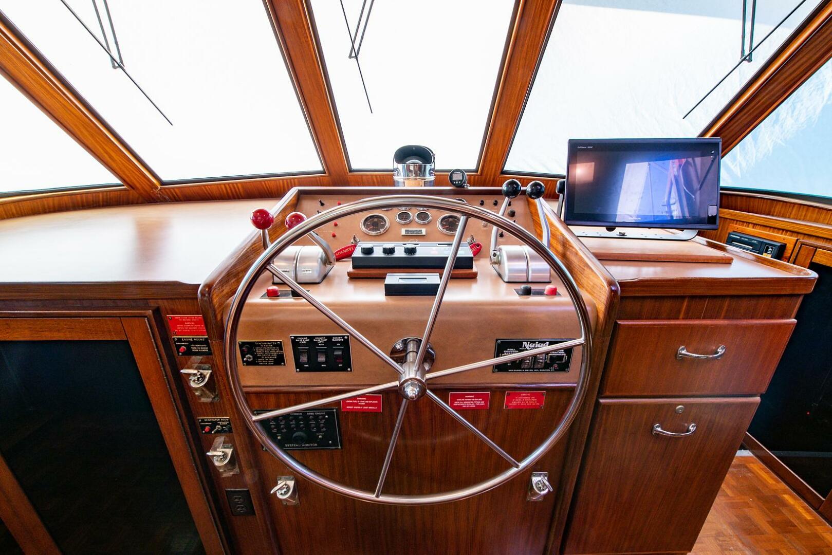 Slide: The Image of Hatteras Cockpit Motor Yacht 1986 - 4467382