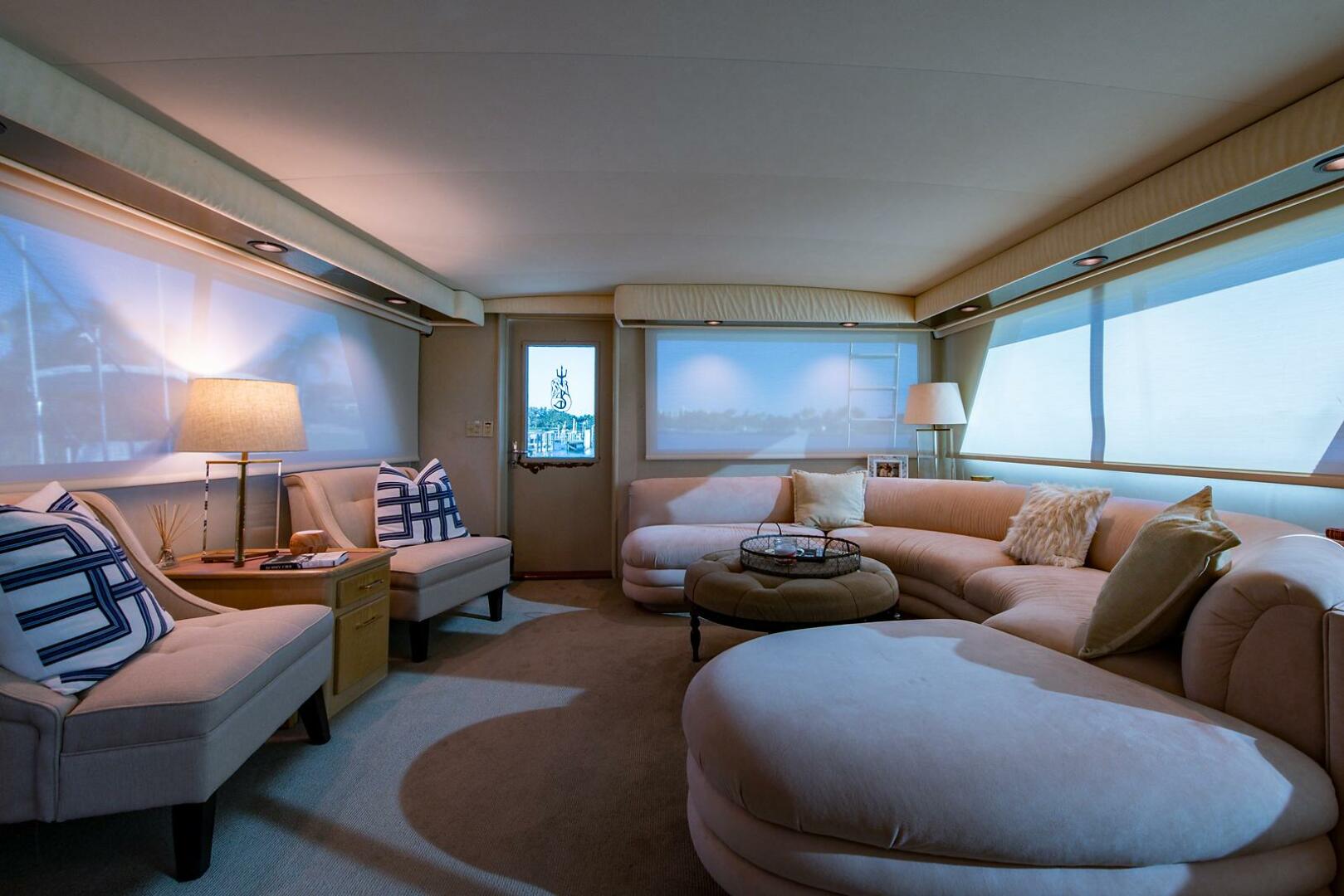 Slide: The Image of Hatteras Cockpit Motor Yacht 1986 - 4467386