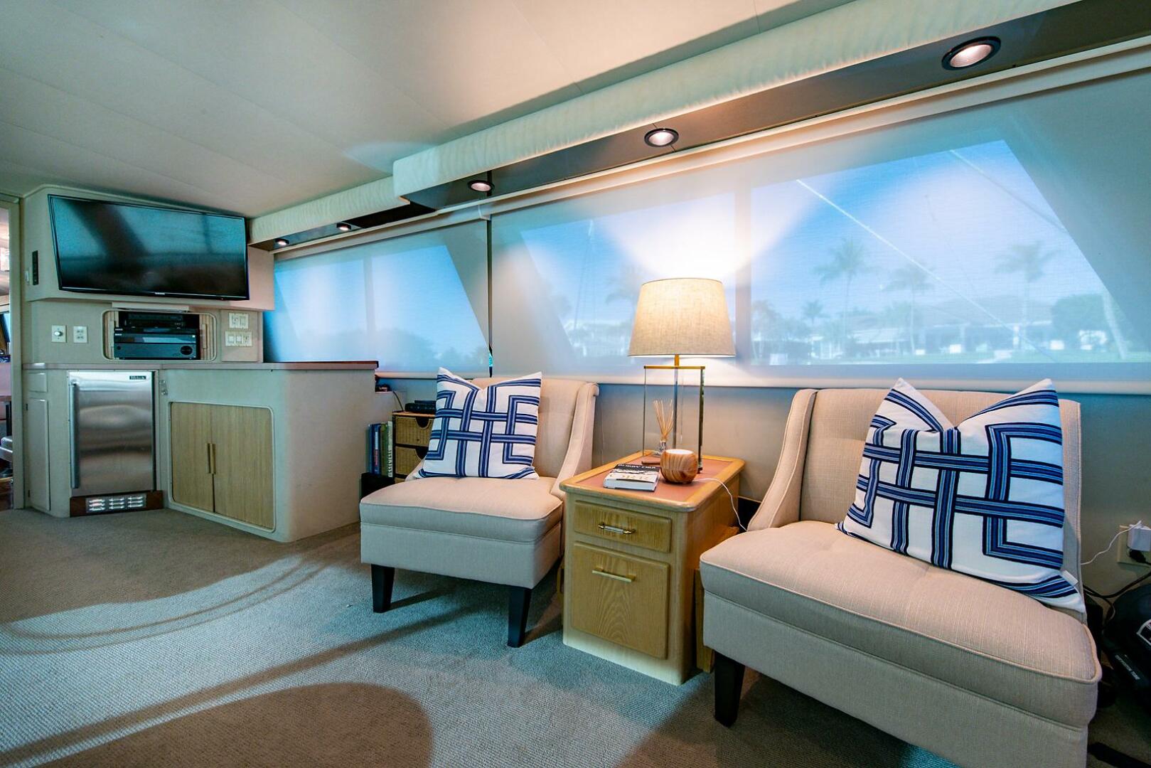 Slide: The Image of Hatteras Cockpit Motor Yacht 1986 - 4467388