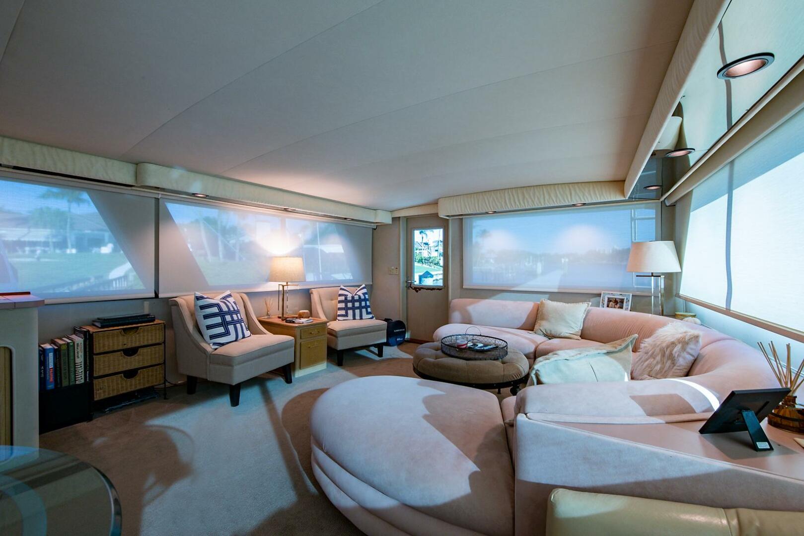 Slide: The Image of Hatteras Cockpit Motor Yacht 1986 - 4467390