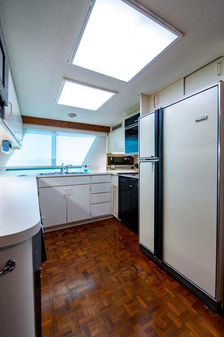Slide: The Image of Hatteras Cockpit Motor Yacht 1986 - 4467369