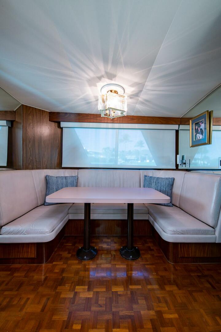 Slide: The Image of Hatteras Cockpit Motor Yacht 1986 - 4467354