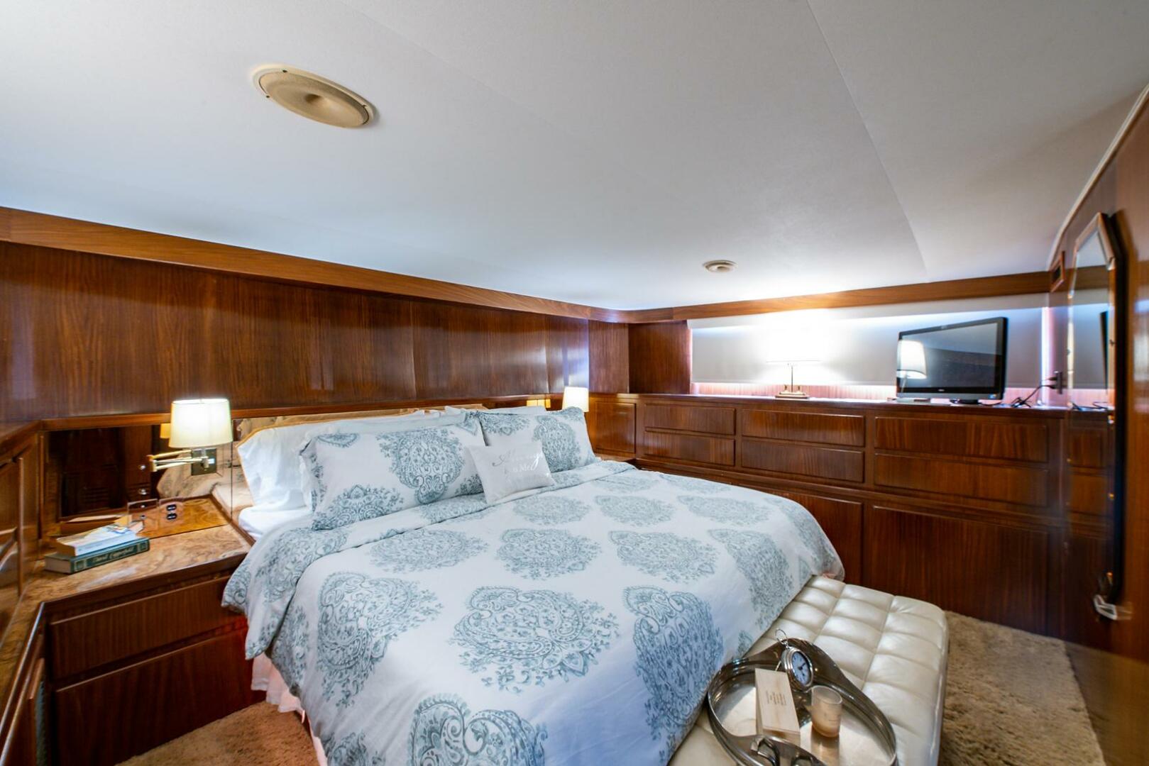 Slide: The Image of Hatteras Cockpit Motor Yacht 1986 - 4467377
