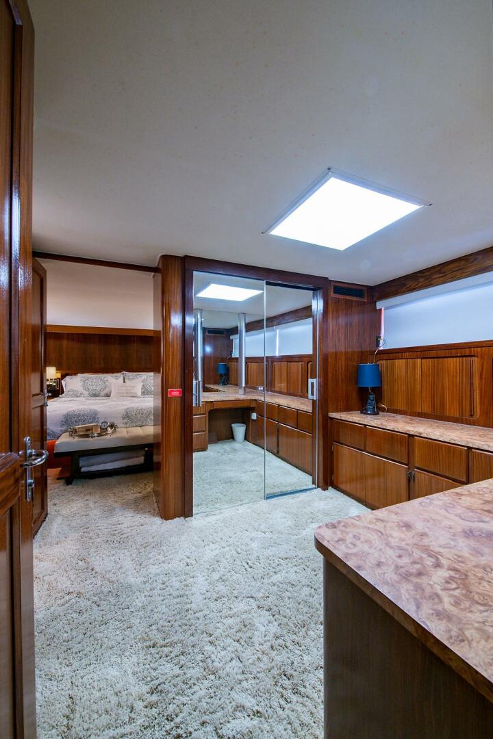 Slide: The Image of Hatteras Cockpit Motor Yacht 1986 - 4467379