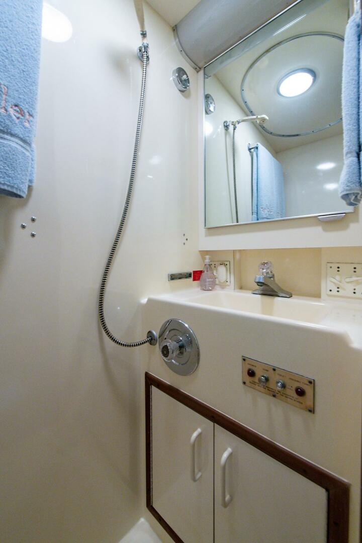 Slide: The Image of Hatteras Cockpit Motor Yacht 1986 - 4467367