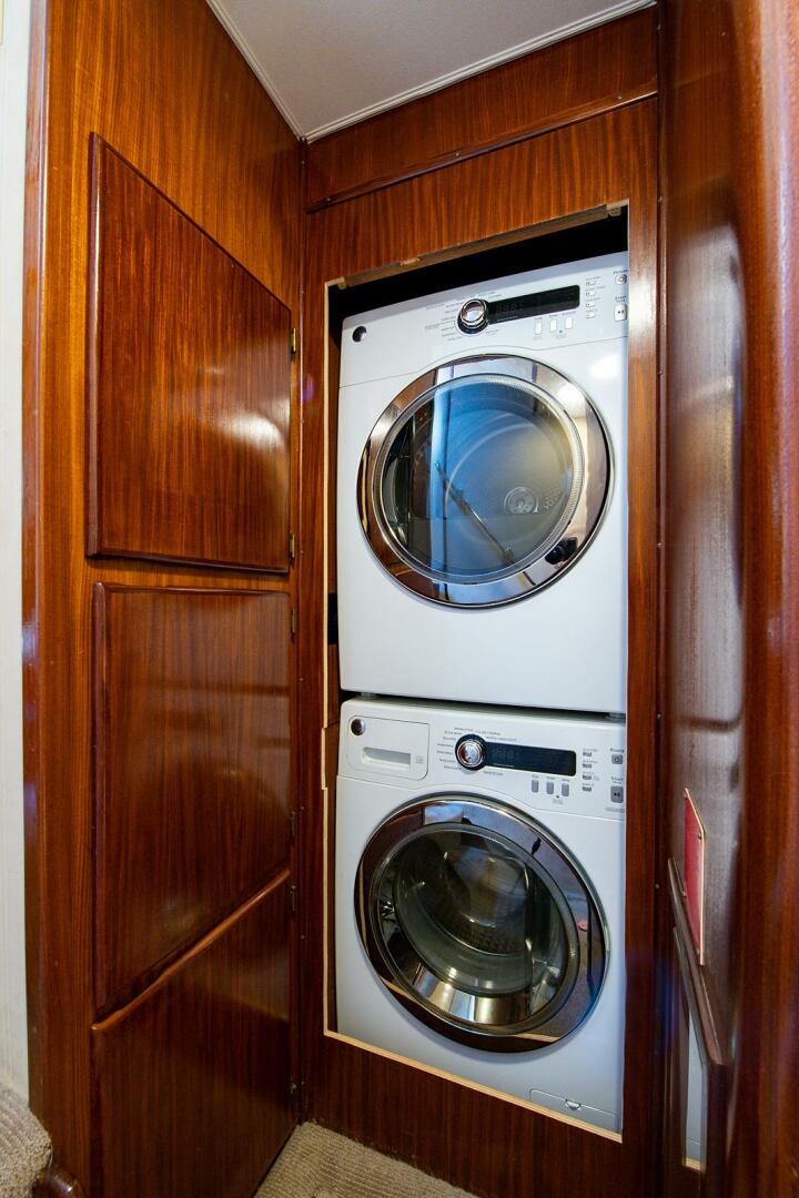Slide: The Image of Hatteras Cockpit Motor Yacht 1986 - 4467371