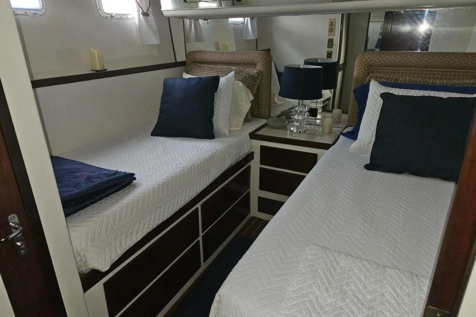 Slide: The Image of Hatteras Cockpit Motor Yacht 1987 - 4549183