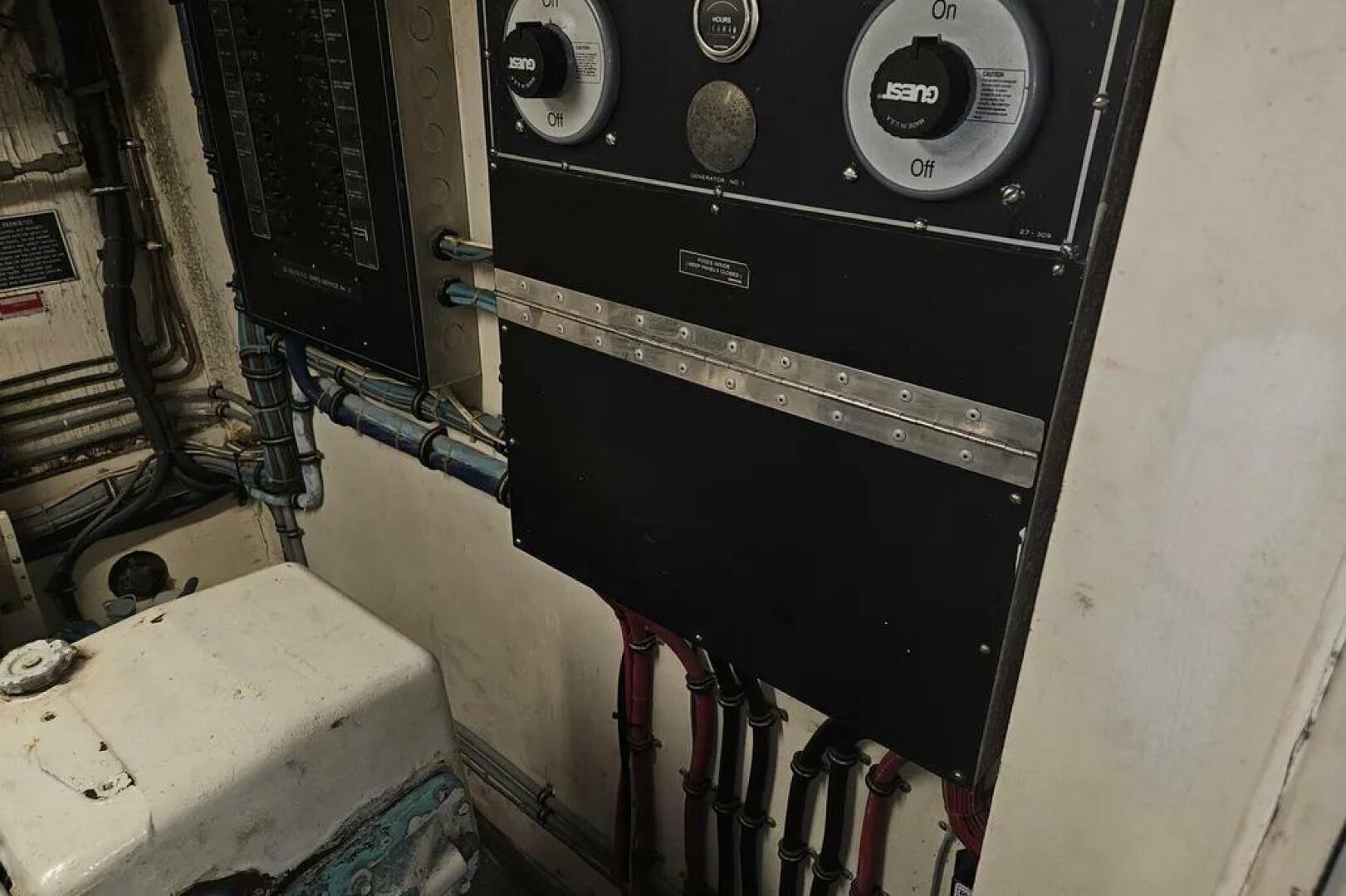 Slide: The Image of Hatteras Cockpit Motor Yacht 1987 - 4549129