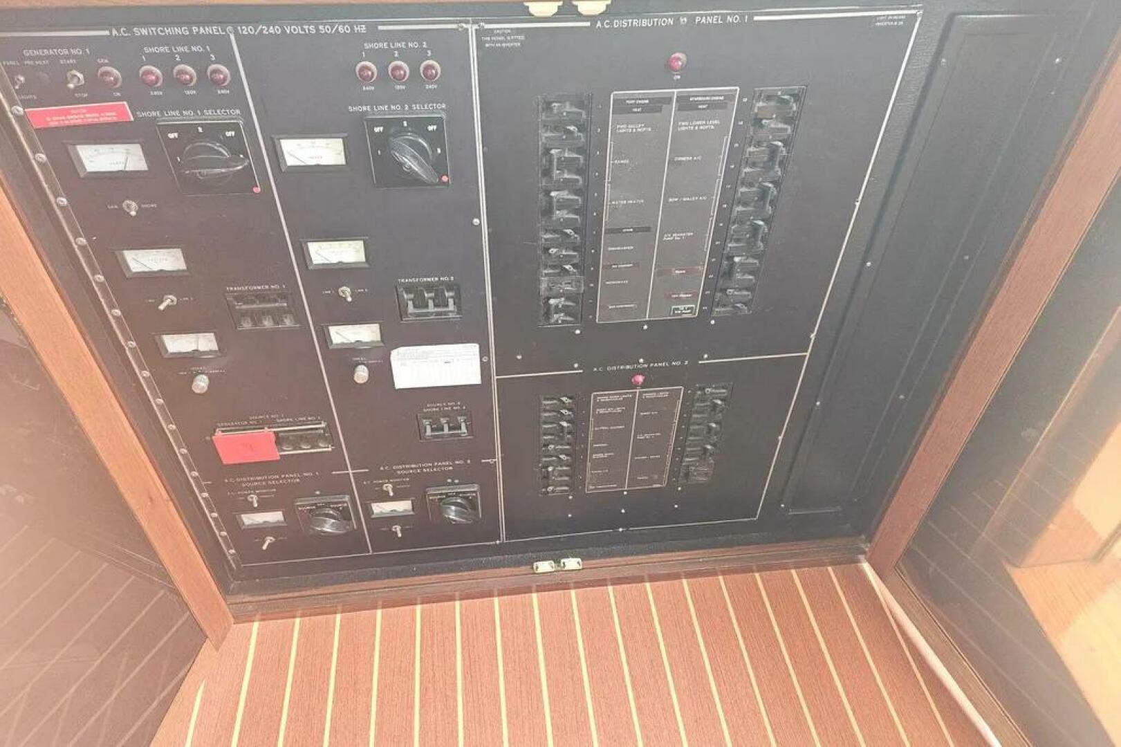 Slide: The Image of Hatteras Cockpit Motor Yacht 1987 - 4549124