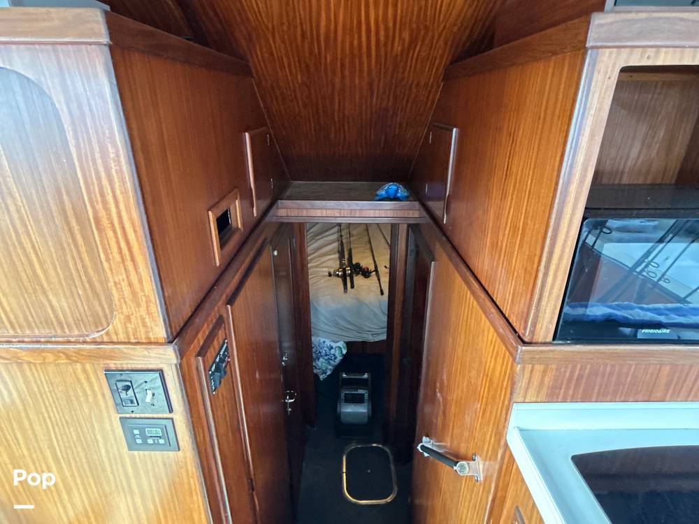 Slide: The Image of Hatteras Convertible 42 1990 - 15685925