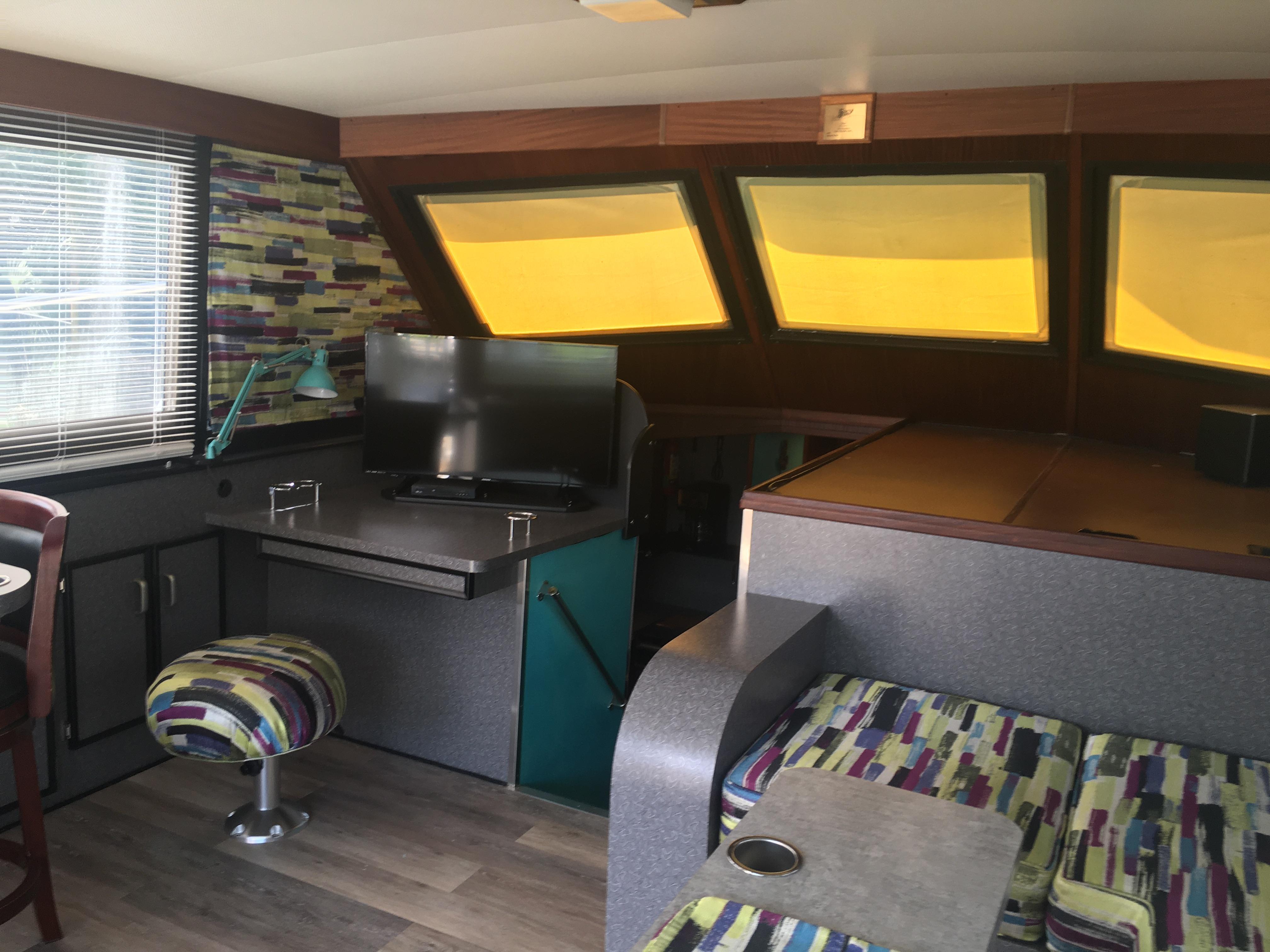 Slide: The Image of Hatteras Convertible Sportfish 1981 - 10