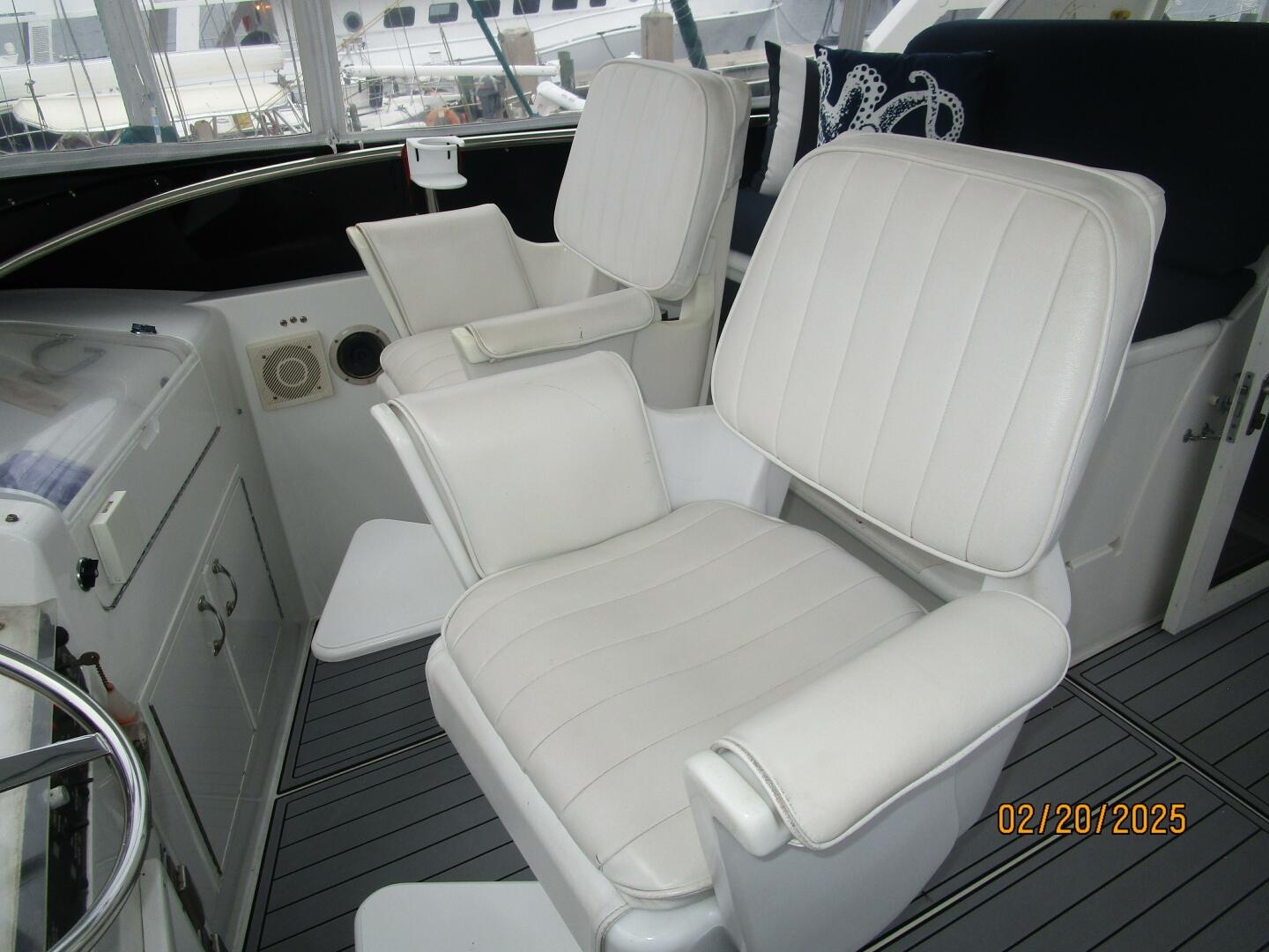 Slide: The Image of 48' Hatteras flybridge helmseats - 5059530