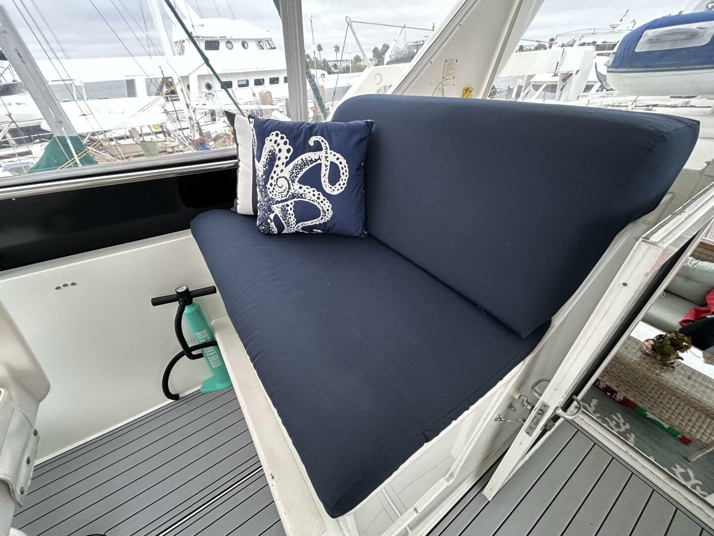 Slide: The Image of 48' Hatteras flybridge starboard seating - 5059557
