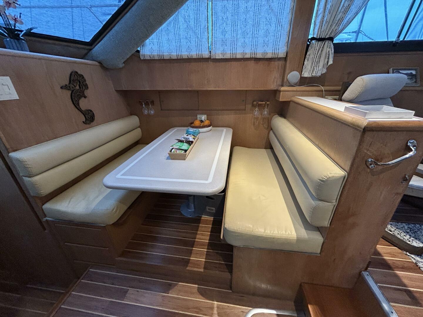 Slide: The Image of 48' Hatteras dinette2 - 5059475