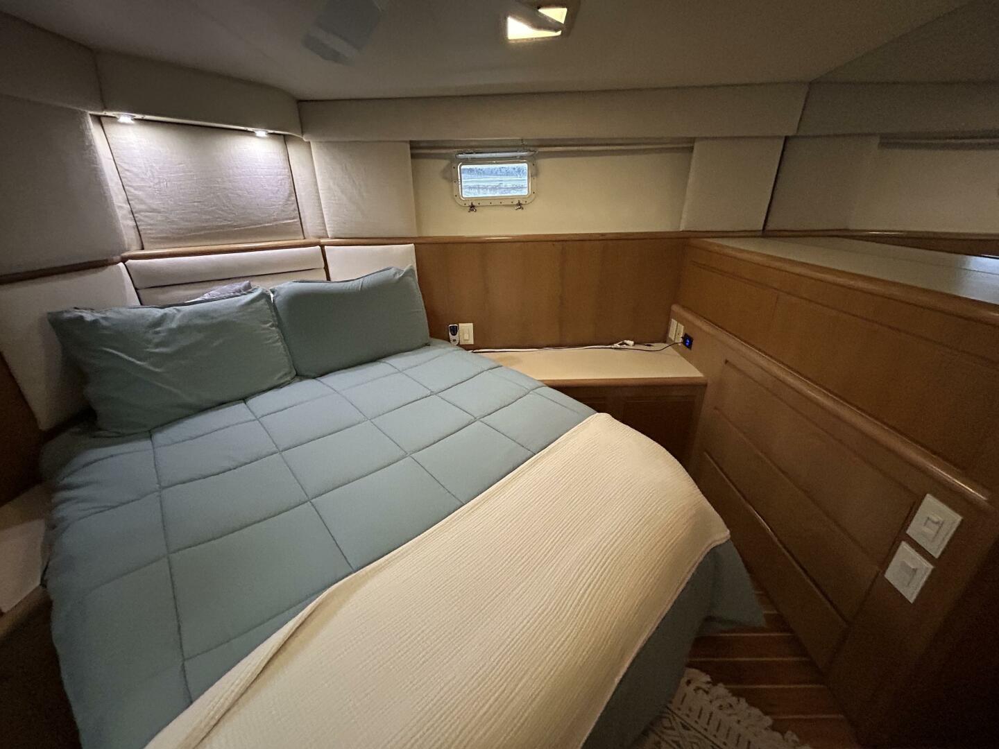 Slide: The Image of 48' Hatteras master stateroom port - 5059790