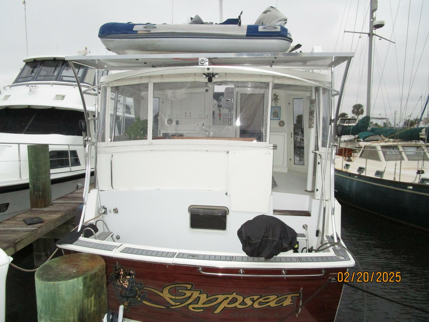 Slide: The Image of 48' Hatteras aft profile - 5059403