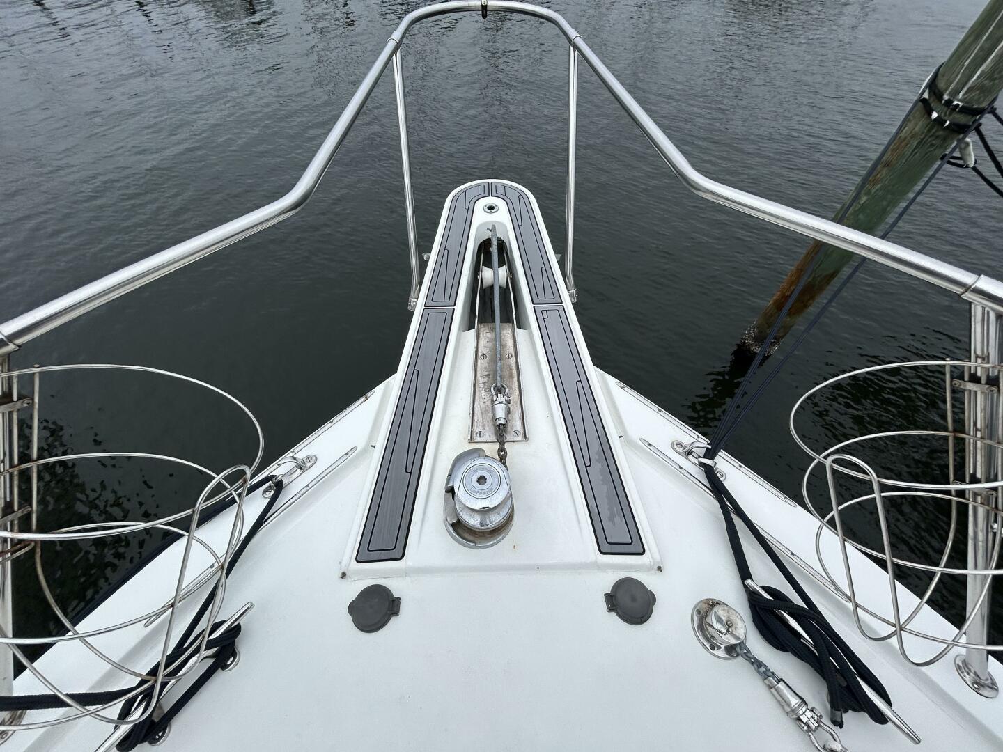 Slide: The Image of 48' Hatteras anchor windlass - 5059405