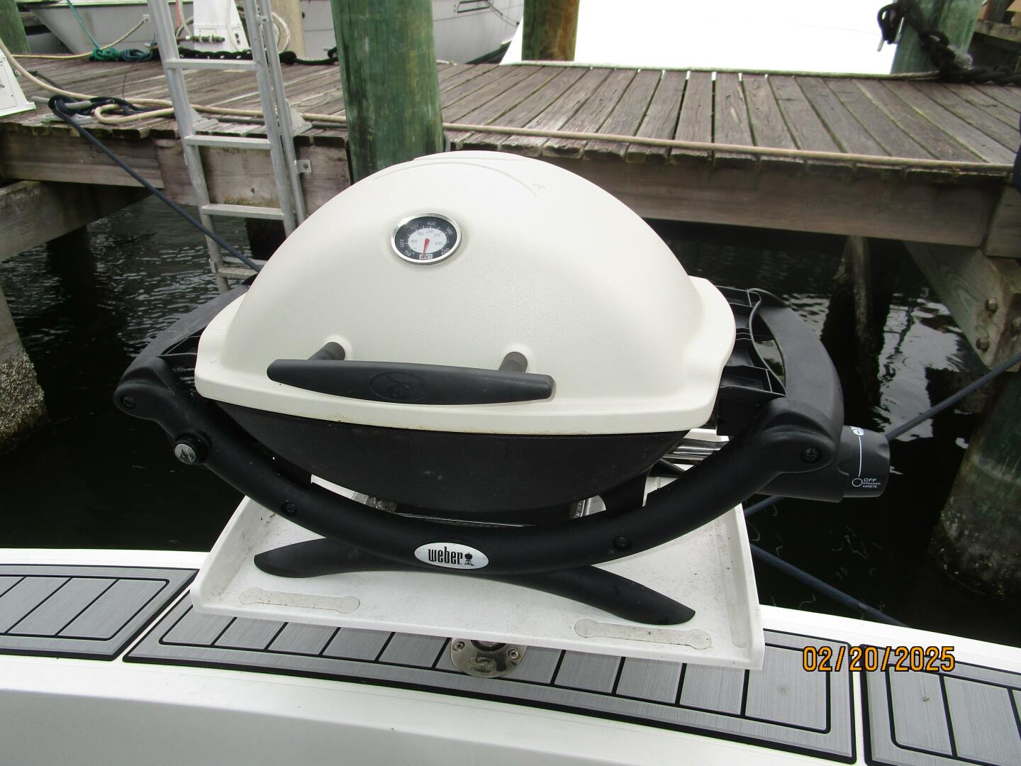 Slide: The Image of 48' Hatteras cockpit BBQ grill - 5059459