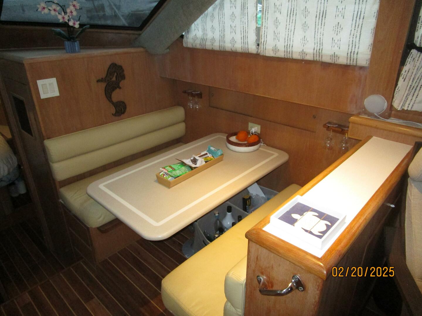 Slide: The Image of 48' Hatteras dinette1 - 5059476