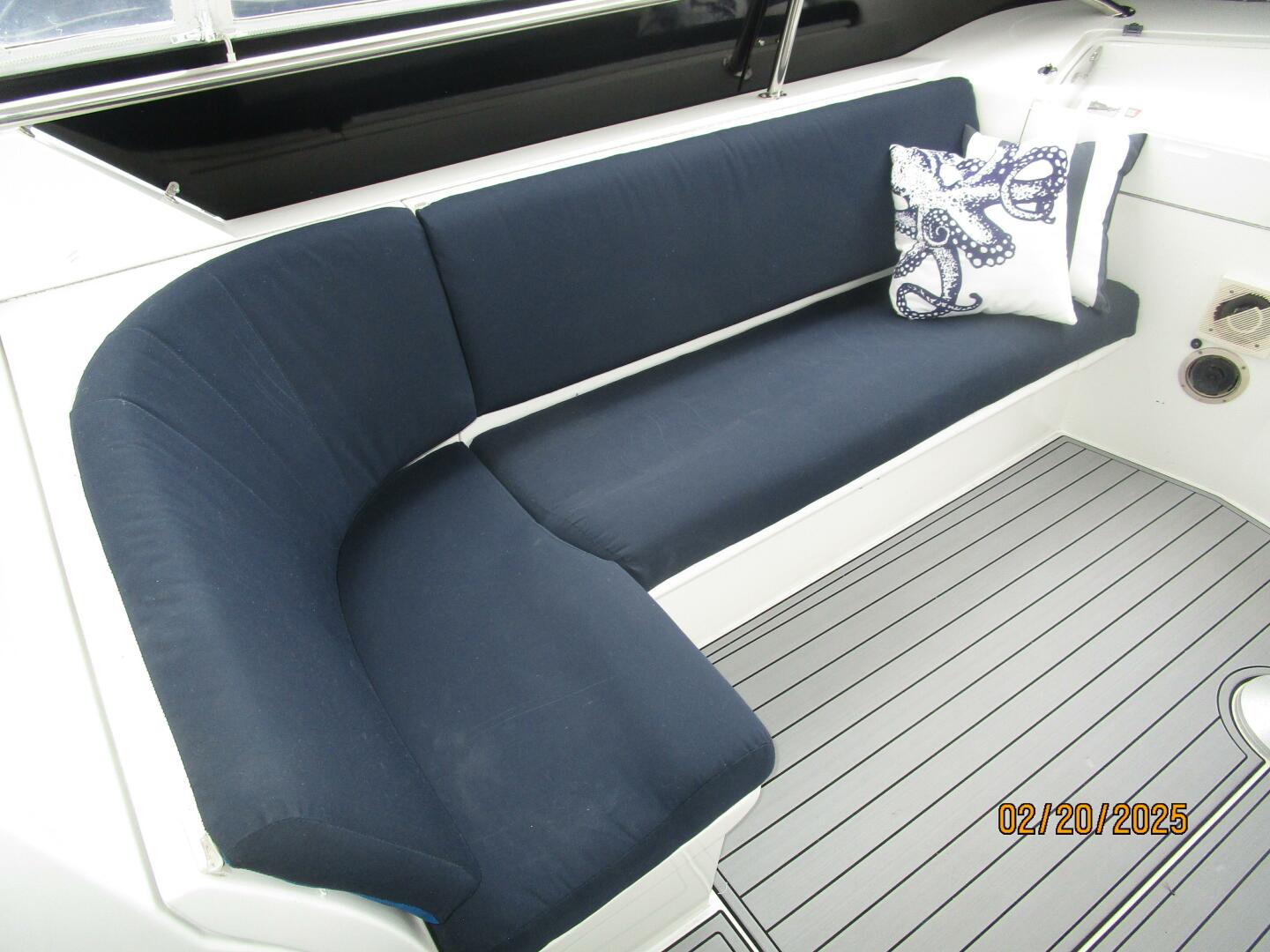 Slide: The Image of 48' Hatteras flybridge port seating - 5059544