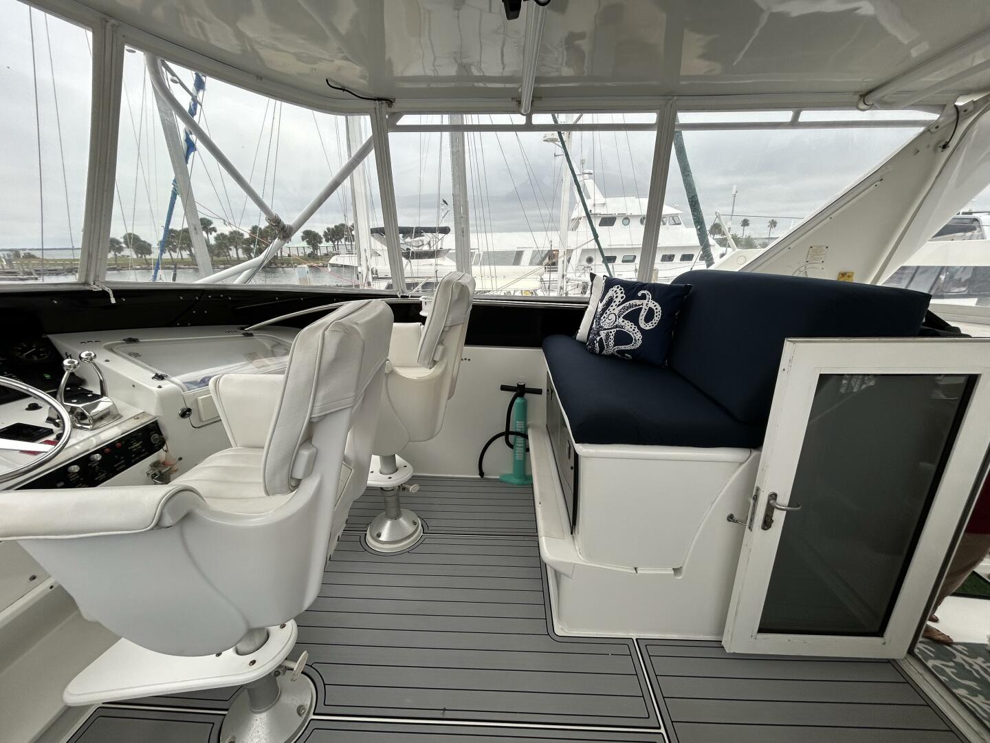 Slide: The Image of 48' Hatteras flybridge starboard - 5059749