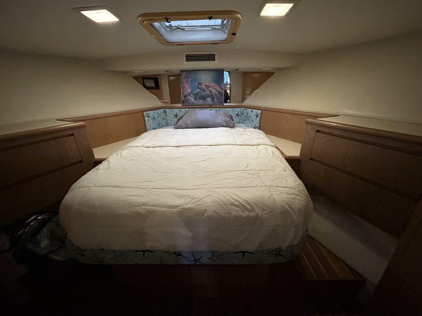 Slide: The Image of 48' Hatteras guest stateroom - 5059769