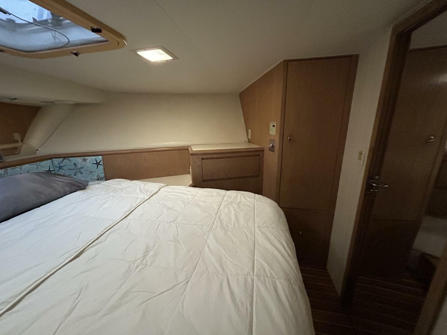 Slide: The Image of 48' Hattears guest stateroom starboard - 5059771