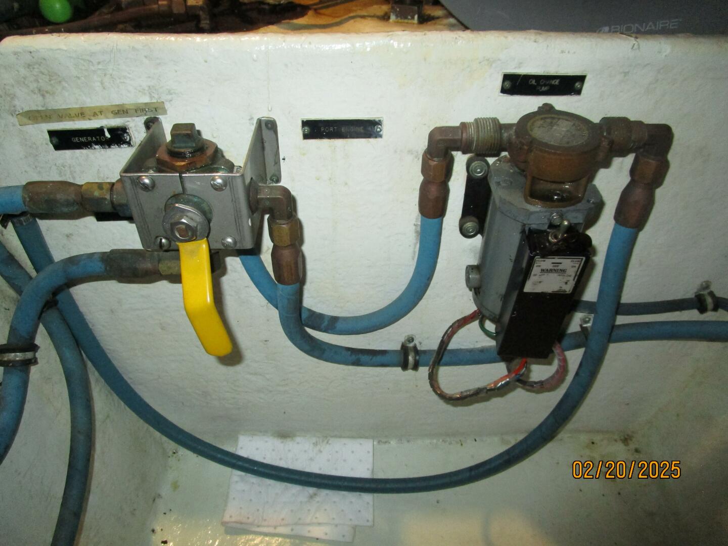 Slide: The Image of 48' Hatteras oil change system - 5059793