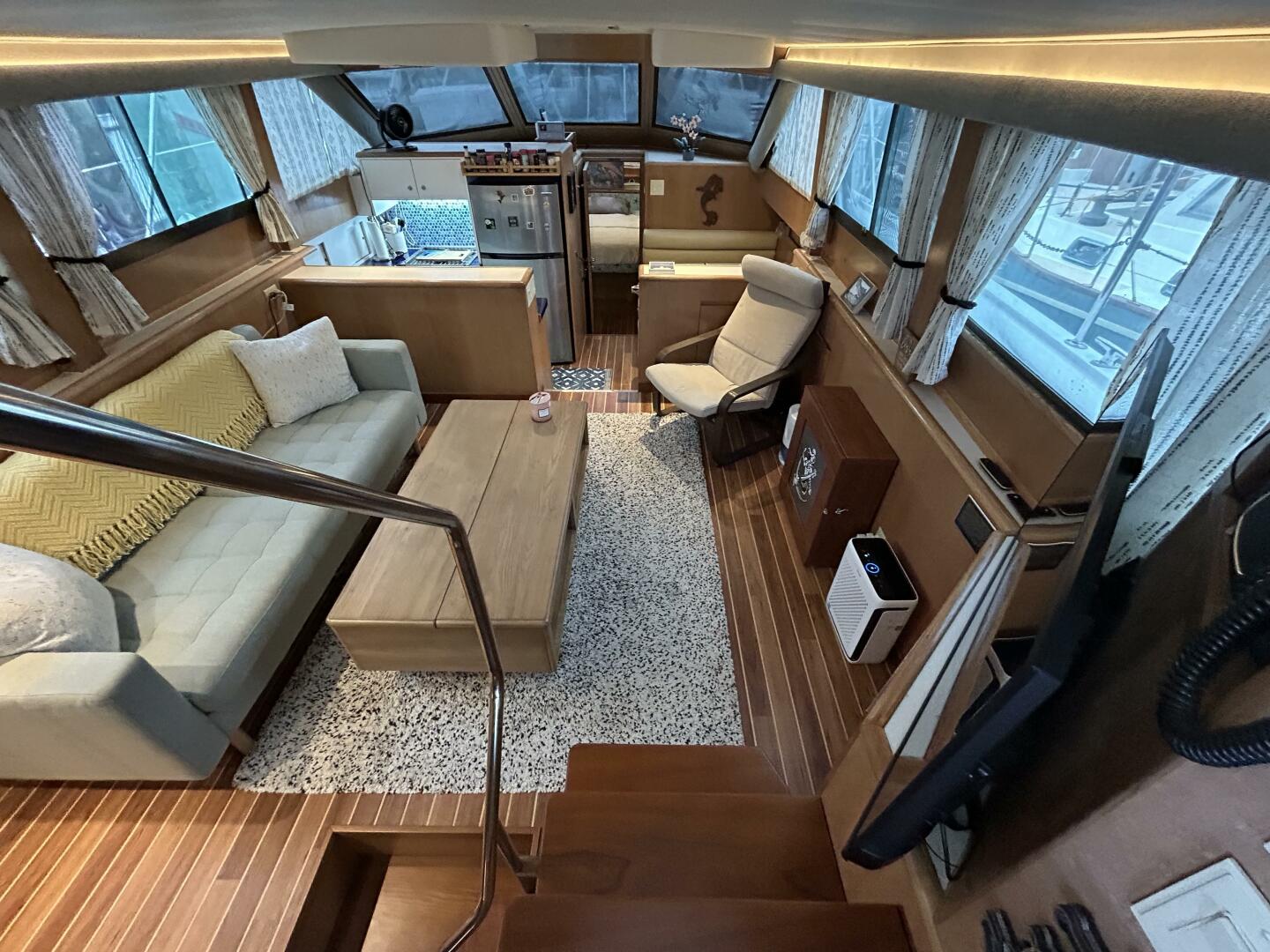 Slide: The Image of 48' Hatteras salon forward - 5059801
