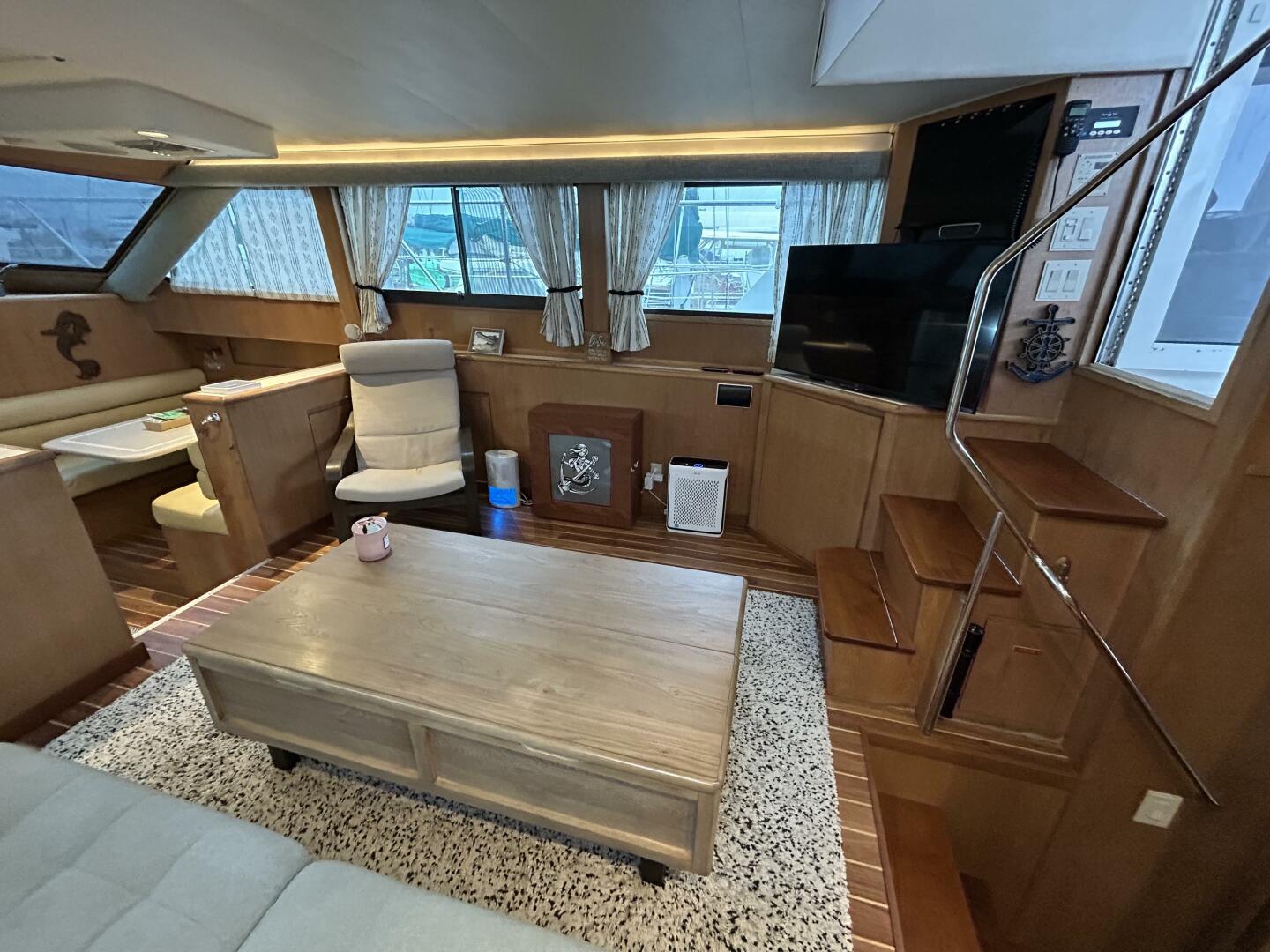 Slide: The Image of 48' Hatteras salon starboard - 5059803