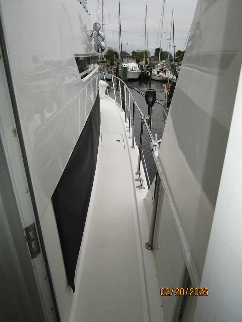 Slide: The Image of 48' Hatteras starboard side deck2 - 5059814