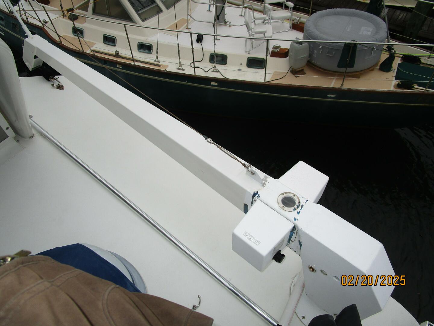 Slide: The Image of 48' Hatteras tender davit - 5059824