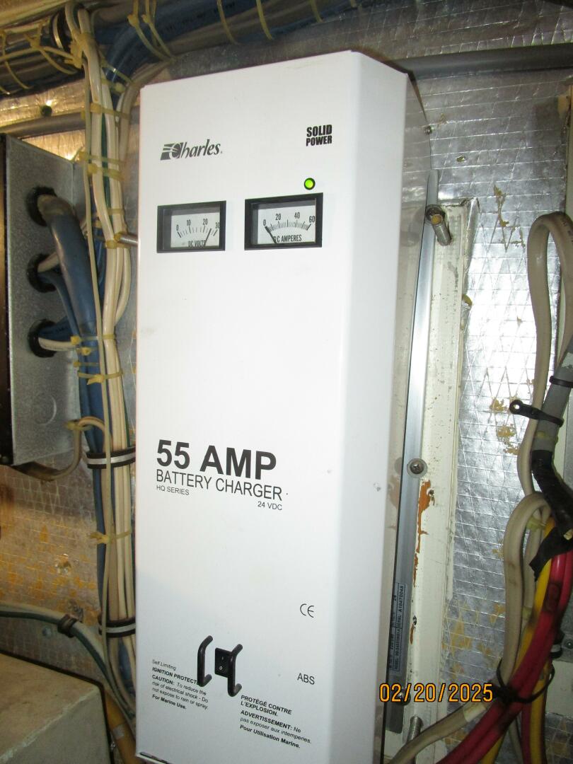 Slide: The Image of 48' Hatteras batter charger - 5059871
