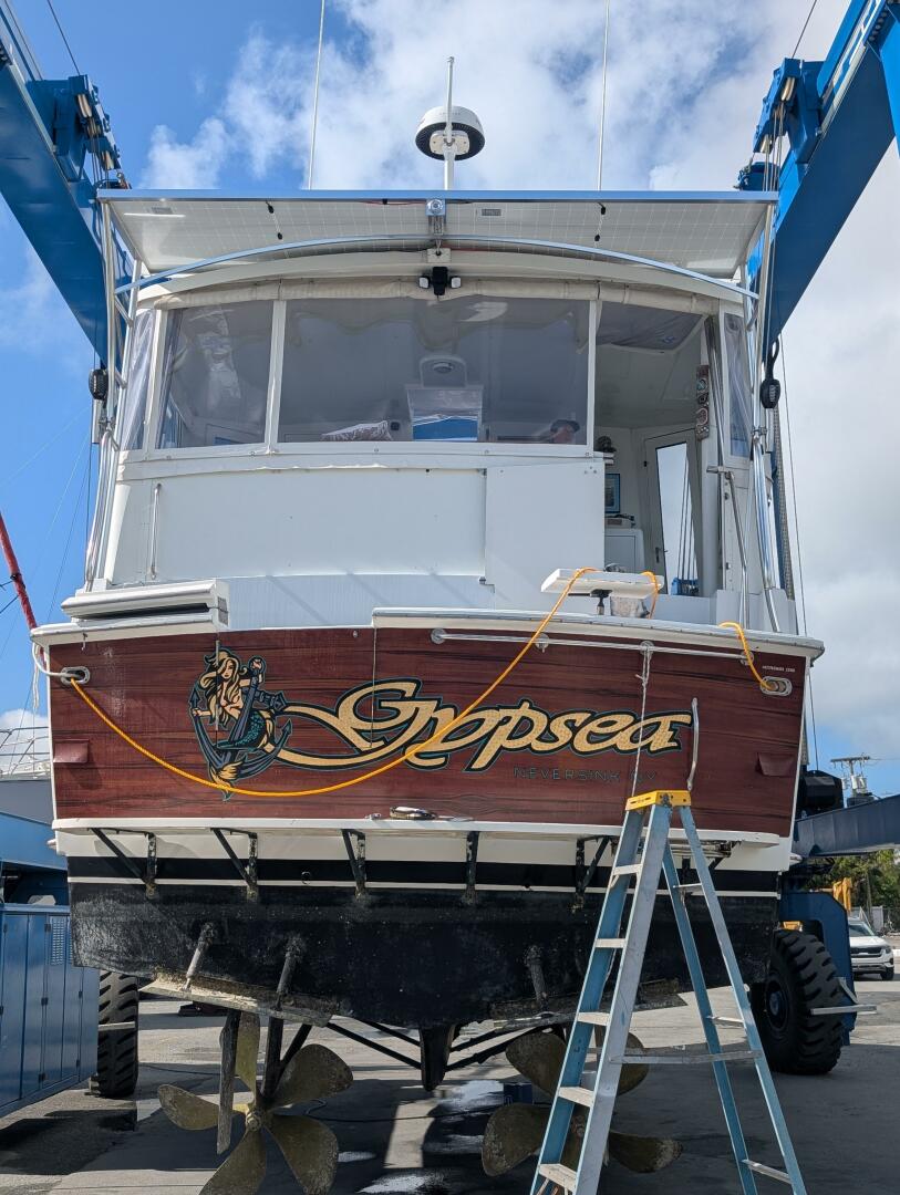 Slide: The Image of 48' Hatteras hauled out4 - 5061554