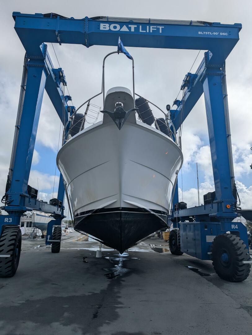 Slide: The Image of 48' Hatteras hauled out1 - 5061555