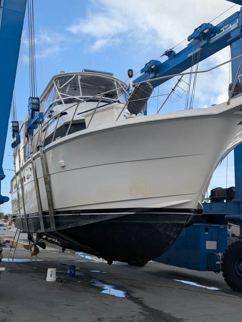 Slide: The Image of 48' Hatteras hauled out2 - 5061557