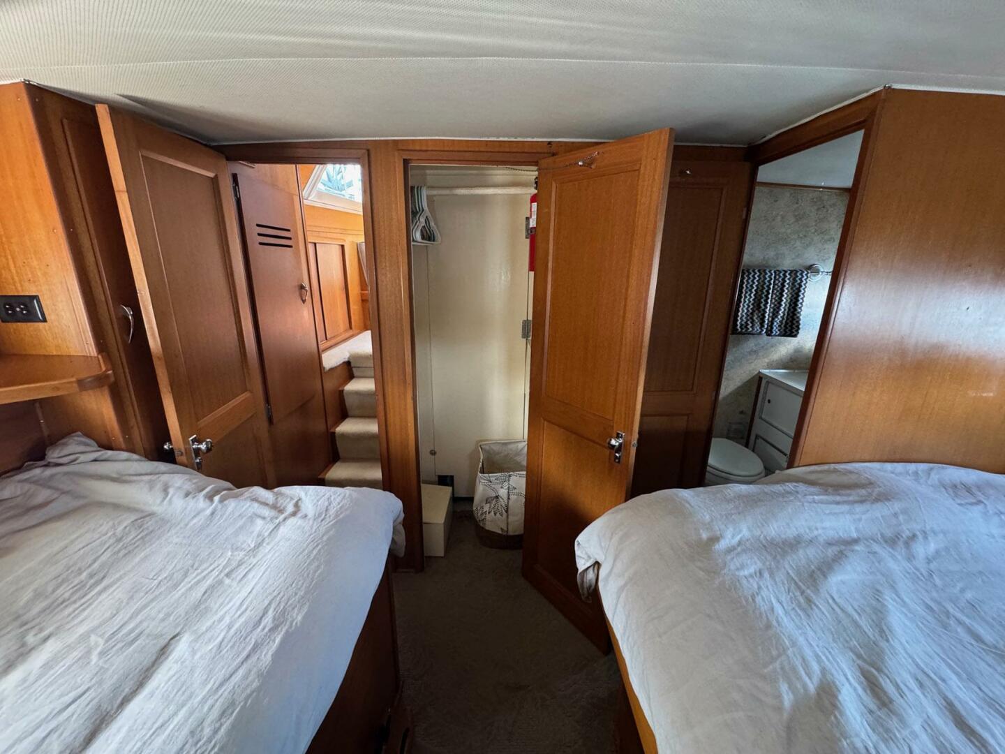 Slide: The Image of Hatteras Double Cabin 1968 - 5219731