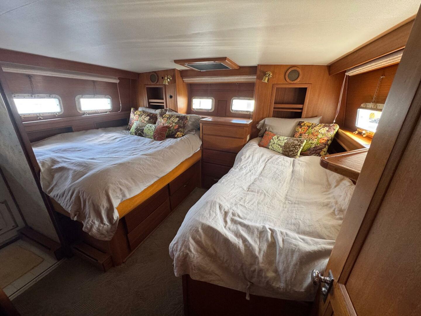 Slide: The Image of Hatteras Double Cabin 1968 - 5219732