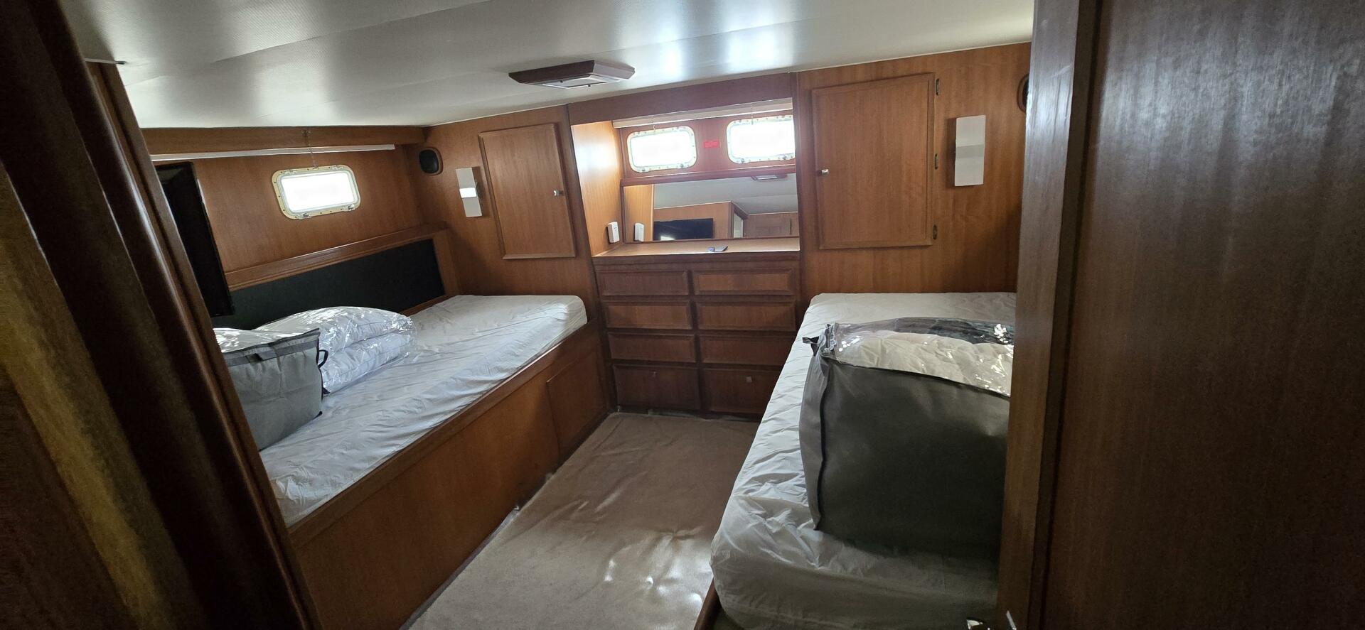 Slide: The Image of Hatteras Double Cabin 1978 - 5165094